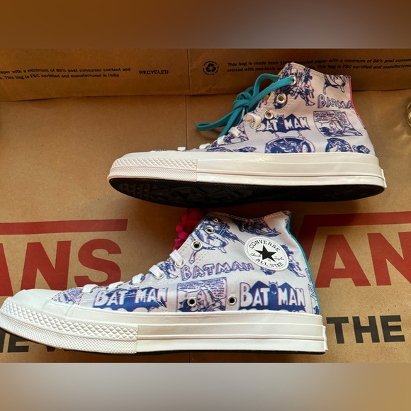 Converse Chuck Taylor Hi-Tops - Picture 3 of 12